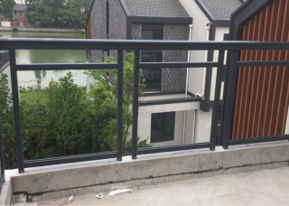 桂林建筑建材 铝合金阳台护栏栏杆|桂林建丰铝合金门窗厂生产批发各类建筑铝合金门窗铝材